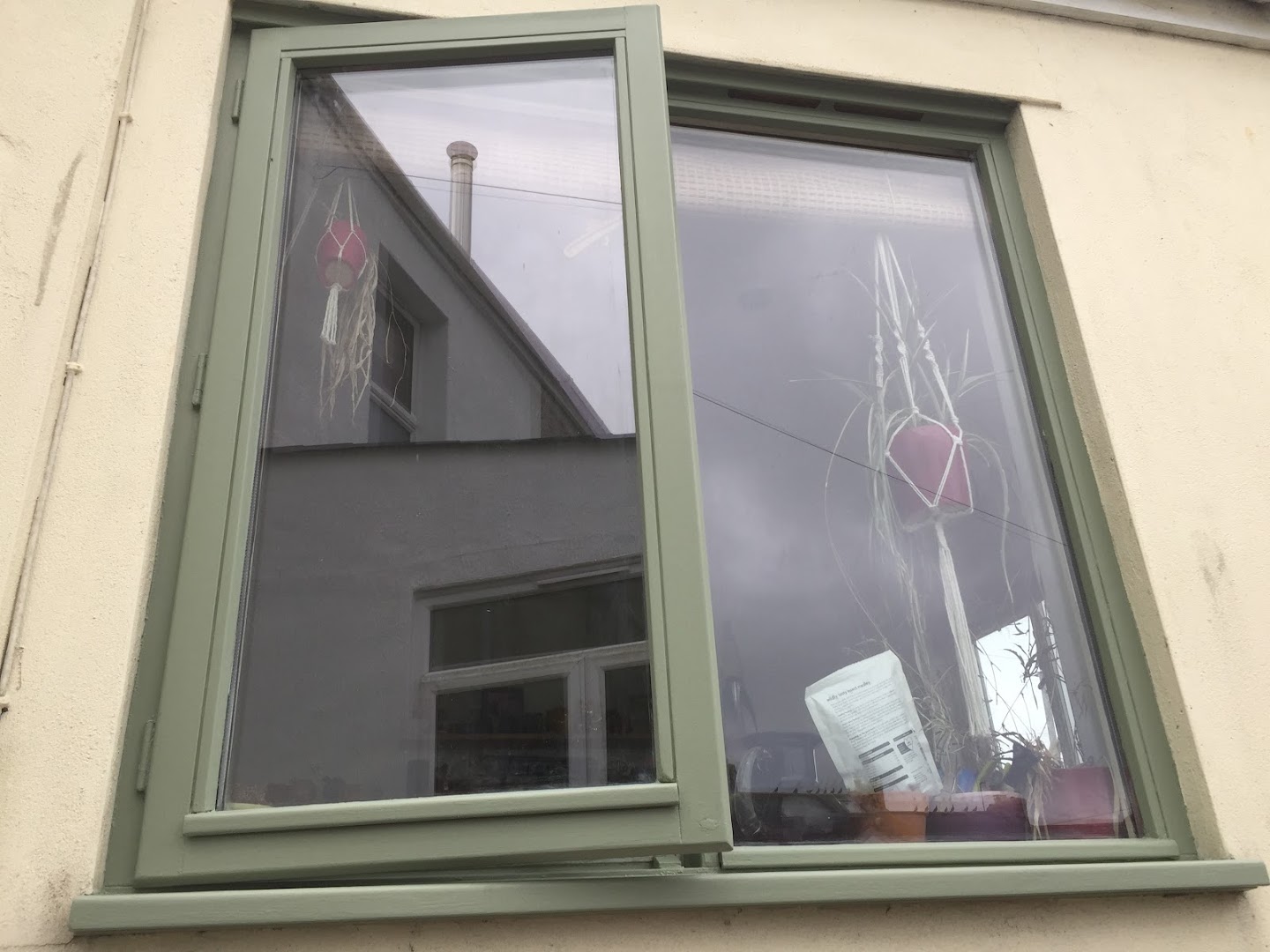 A Woman's Touch Lady Painter & Decorator — Photos 4